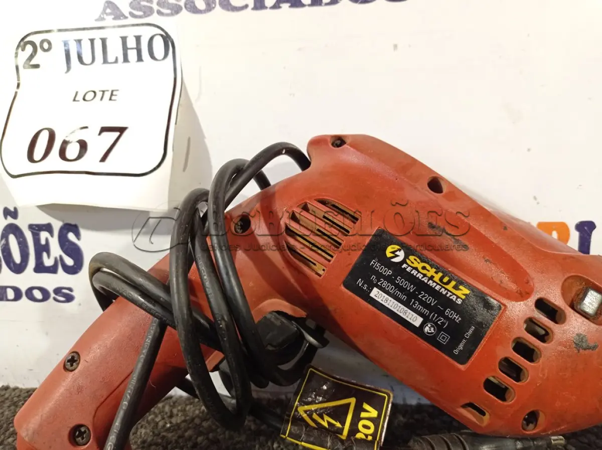 LOTE 067 - 01 FURADEIRA SCHUZ 220V. (NO ESTADO) ATENÇÃO! FAZER A VISITAÇÃO ANTES DE ARREMATAR, NÃO SABEMOS SE FUNCIONA. LEILÃO NÃO TEM GARANTIA E NEM DEVOLUÇÃO, SUJEITO A POSSÍVEIS AVARIAS VISÍVEIS/OCULTAS E/OU AUSÊNCIA DE COMPONENTES.
