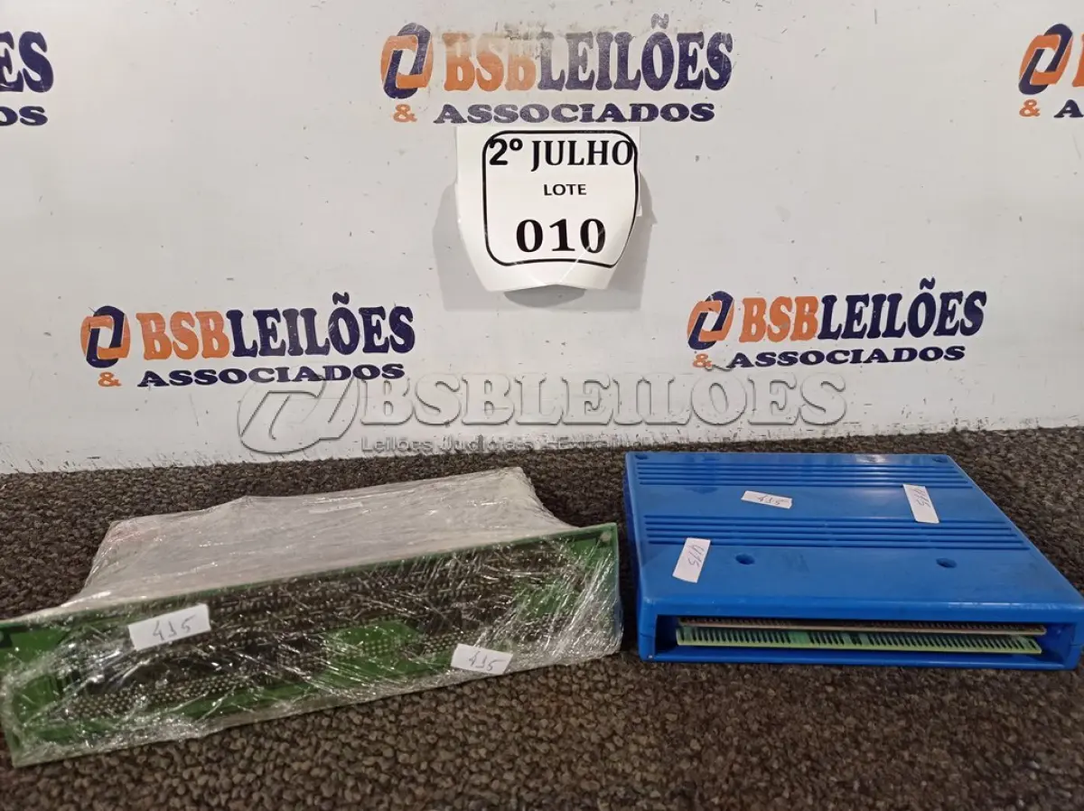 LOTE 010 - 01 CARTUCHO NEO MVS COM PLACA JAMMA. (NO ESTADO) ATENÇÃO! FAZER A VISITAÇÃO ANTES DE ARREMATAR, NÃO SABEMOS SE FUNCIONA. LEILÃO NÃO TEM GARANTIA E NEM DEVOLUÇÃO, SUJEITO A POSSÍVEIS AVARIAS VISÍVEIS/OCULTAS E/OU AUSÊNCIA DE COMPONENTES.