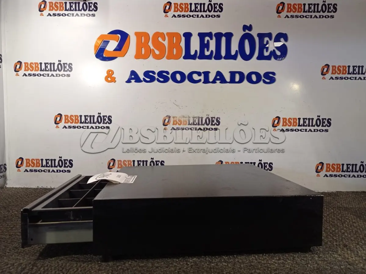 LOTE 246 - 01 CAIXA REGISTRADORA. (NO ESTADO) ATENÇÃO! FAZER A VISITAÇÃO ANTES DE ARREMATAR, NÃO SABEMOS SE FUNCIONA. LEILÃO NÃO TEM GARANTIA E NEM DEVOLUÇÃO, SUJEITO A POSSÍVEIS AVARIAS VISÍVEIS/OCULTAS E/OU AUSÊNCIA DE COMPONENTES.