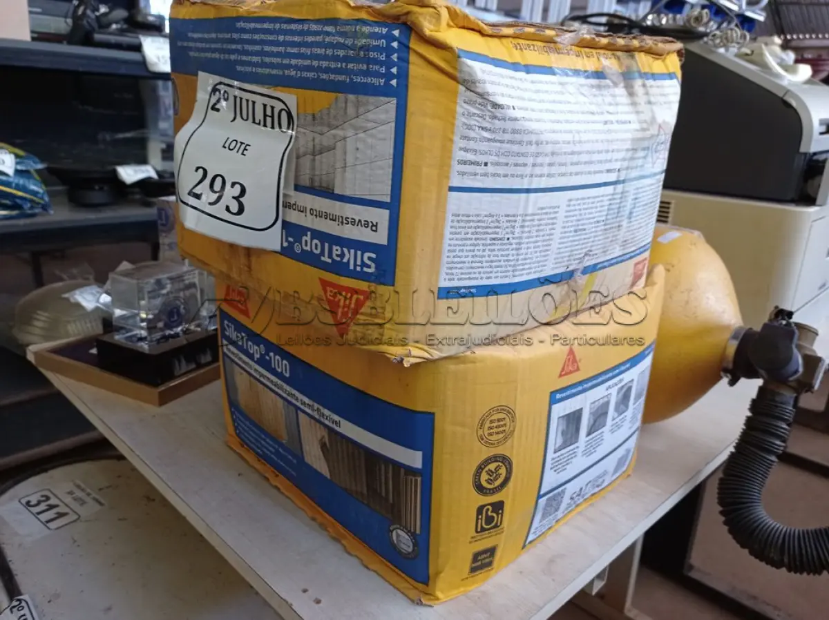 LOTE 293 - 02 CAIXAS COM REVESTIMENTO IMPERMEABILIZANTE SEMIFLEXÍVEL SIKA TOP -100 (NO ESTADO) ATENÇÃO! FAZER A VISITAÇÃO ANTES DE ARREMATAR, NÃO SABEMOS SE FUNCIONA. LEILÃO NÃO TEM GARANTIA E NEM DEVOLUÇÃO, SUJEITO A POSSÍVEIS AVARIAS VISÍVEIS/OCULTAS E/OU AUSÊNCIA DE COMPONENTES.