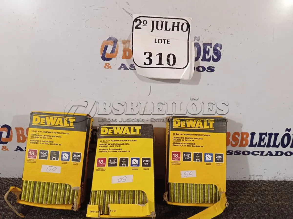 LOTE 310 - 06 CAIXA DE GRAMPOS 18 GA ¼” NARROW CROWN STAPLES (NO ESTADO) ATENÇÃO! FAZER A VISITAÇÃO ANTES DE ARREMATAR, NÃO SABEMOS SE FUNCIONA. LEILÃO NÃO TEM GARANTIA E NEM DEVOLUÇÃO, SUJEITO A POSSÍVEIS AVARIAS VISÍVEIS/OCULTAS E/OU AUSÊNCIA DE COMPONENTES.