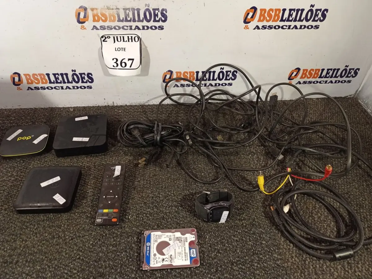 LOTE 367 - 03 TV BOX ,01 HD PARA NOTEBOOK ,01 RELÓGIO E CABOS DIVERSOS (NO ESTADO) ATENÇÃO! FAZER A VISITAÇÃO ANTES DE ARREMATAR, NÃO SABEMOS SE FUNCIONA. LEILÃO NÃO TEM GARANTIA E NEM DEVOLUÇÃO, SUJEITO A POSSÍVEIS AVARIAS VISÍVEIS/OCULTAS E/OU AUSÊNCIA DE COMPONENTES.