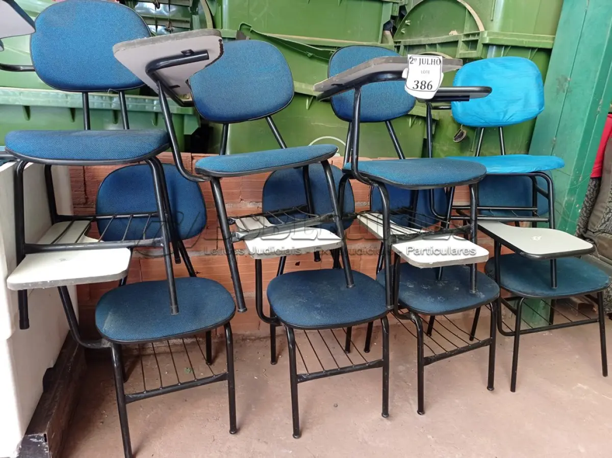 LOTE 386 - 08 CADEIRAS UNIVERSITÁRIAS (NO ESTADO) ATENÇÃO! FAZER A VISITAÇÃO ANTES DE ARREMATAR, NÃO SABEMOS SE FUNCIONA. LEILÃO NÃO TEM GARANTIA E NEM DEVOLUÇÃO, SUJEITO A POSSÍVEIS AVARIAS VISÍVEIS/OCULTAS E/OU AUSÊNCIA DE COMPONENTES.