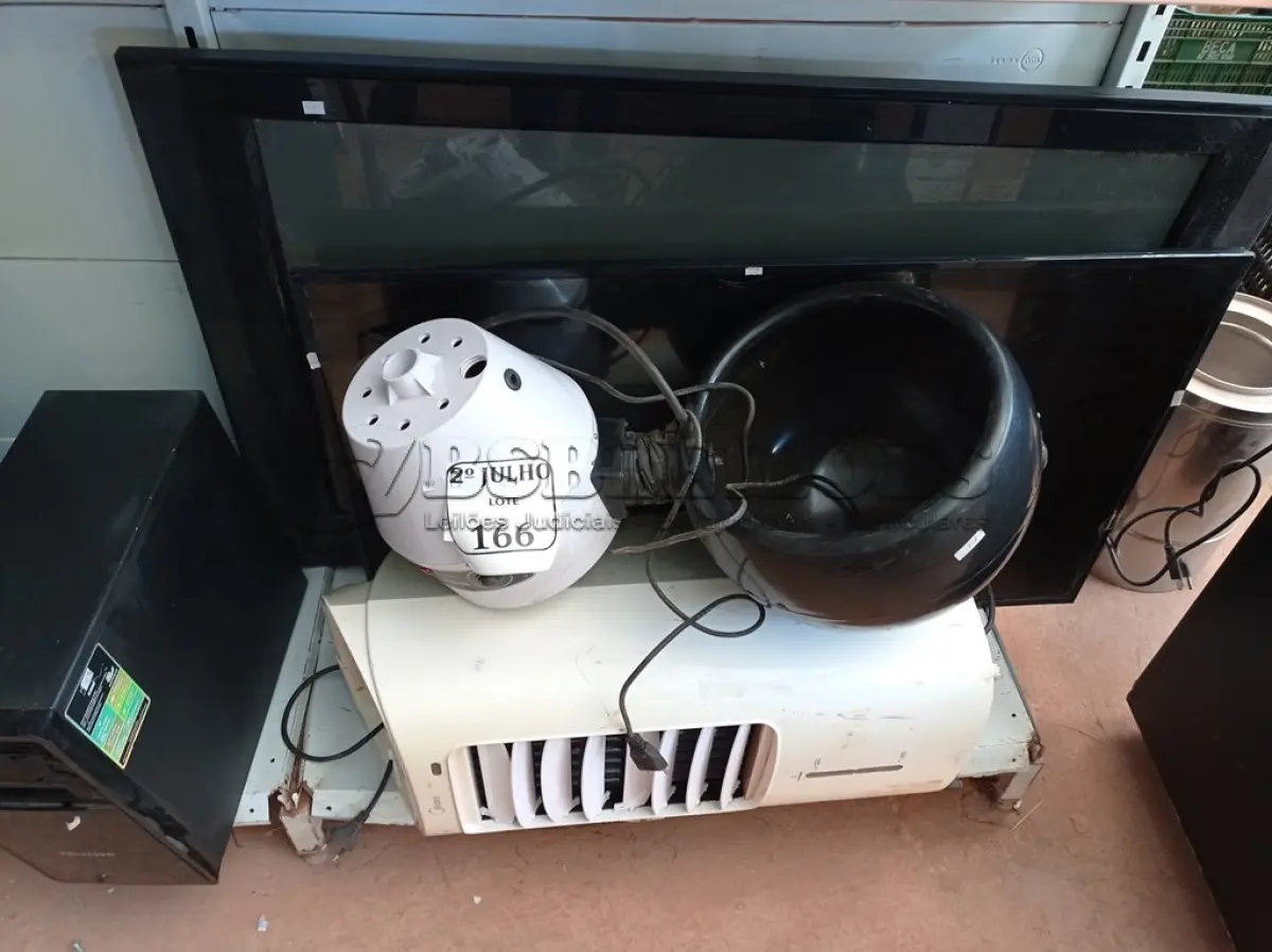 LOTE 166 - 02 TVS, 01SECADOR DE CABELO ,01 CPU E CLIMATIZADOR PARA RETIRADA DE PEÇAS .(NO ESTADO) ATENÇÃO! FAZER A VISITAÇÃO ANTES DE ARREMATAR, NÃO SABEMOS SE FUNCIONA. LEILÃO NÃO TEM GARANTIA E NEM DEVOLUÇÃO, SUJEITO A POSSÍVEIS AVARIAS VISÍVEIS/OCULTAS E/OU AUSÊNCIA DE COMPONENTES.