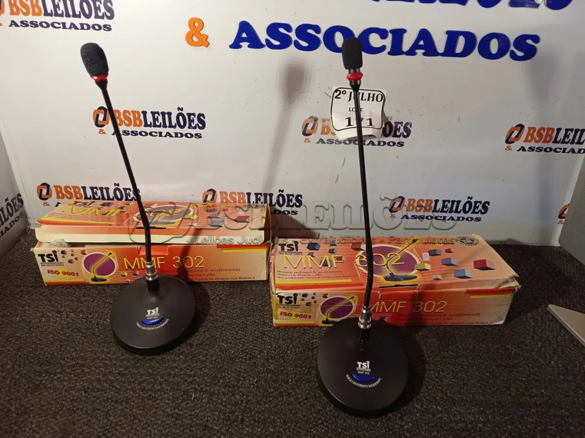 LOTE 171 - 02 MICROFONES DE MESA PROFISSIONAL MMF 302. (NO ESTADO) ATENÇÃO! FAZER A VISITAÇÃO ANTES DE ARREMATAR, NÃO SABEMOS SE FUNCIONA. LEILÃO NÃO TEM GARANTIA E NEM DEVOLUÇÃO, SUJEITO A POSSÍVEIS AVARIAS VISÍVEIS/OCULTAS E/OU AUSÊNCIA DE COMPONENTES.