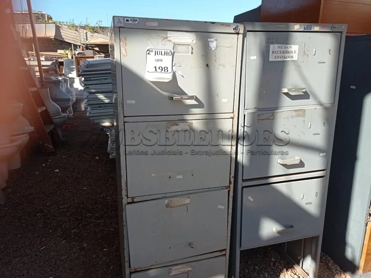 LOTE 198 - 02 ARQUIVOS EM AÇO INCOMPLETOS (NO ESTADO) ATENÇÃO! FAZER A VISITAÇÃO ANTES DE ARREMATAR, NÃO SABEMOS SE FUNCIONA. LEILÃO NÃO TEM GARANTIA E NEM DEVOLUÇÃO, SUJEITO A POSSÍVEIS AVARIAS VISÍVEIS/OCULTAS E/OU AUSÊNCIA DE COMPONENTES.