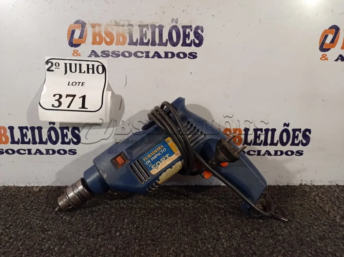 LOTE 371 - 01 FURADEIRA DE IMPACTO. (NO ESTADO) ATENÇÃO! FAZER A VISITAÇÃO ANTES DE ARREMATAR, NÃO SABEMOS SE FUNCIONA. LEILÃO NÃO TEM GARANTIA E NEM DEVOLUÇÃO, SUJEITO A POSSÍVEIS AVARIAS VISÍVEIS/OCULTAS E/OU AUSÊNCIA DE COMPONENTES.