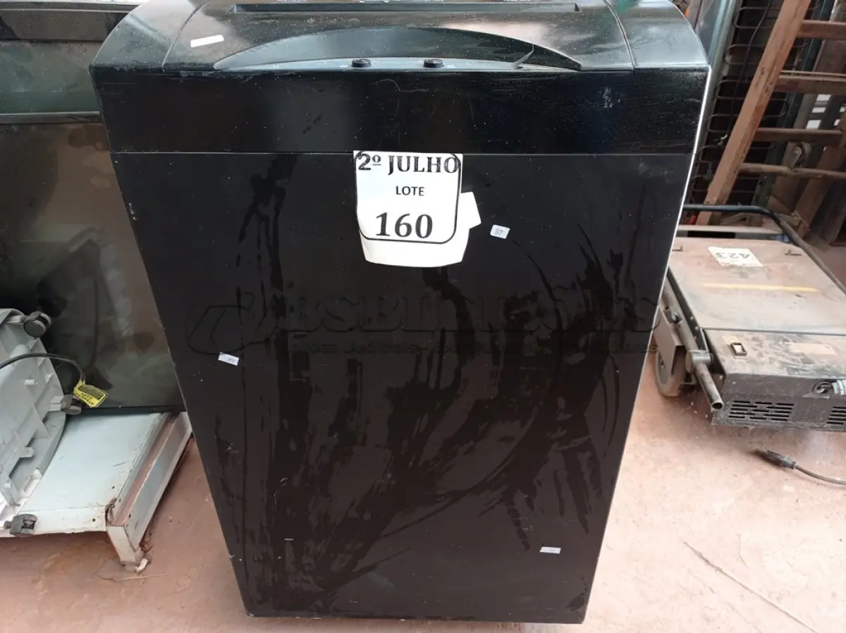 LOTE 160 - 01 FRAGMENTADORA MOD S 611 220V (NO ESTADO) ATENÇÃO! FAZER A VISITAÇÃO ANTES DE ARREMATAR, NÃO SABEMOS SE FUNCIONA. LEILÃO NÃO TEM GARANTIA E NEM DEVOLUÇÃO, SUJEITO A POSSÍVEIS AVARIAS VISÍVEIS/OCULTAS E/OU AUSÊNCIA DE COMPONENTES.