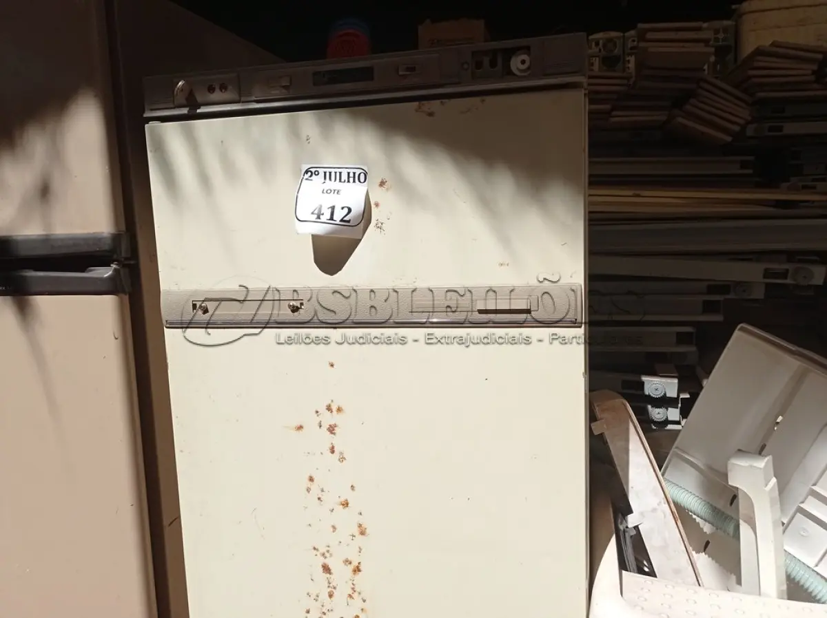 LOTE 412 - 01 FREEZER VERTICAL BRASTEMP 220V (NO ESTADO) ATENÇÃO! FAZER A VISITAÇÃO ANTES DE ARREMATAR, NÃO SABEMOS SE FUNCIONA. LEILÃO NÃO TEM GARANTIA E NEM DEVOLUÇÃO, SUJEITO A POSSÍVEIS AVARIAS VISÍVEIS/OCULTAS E/OU AUSÊNCIA DE COMPONENTES.