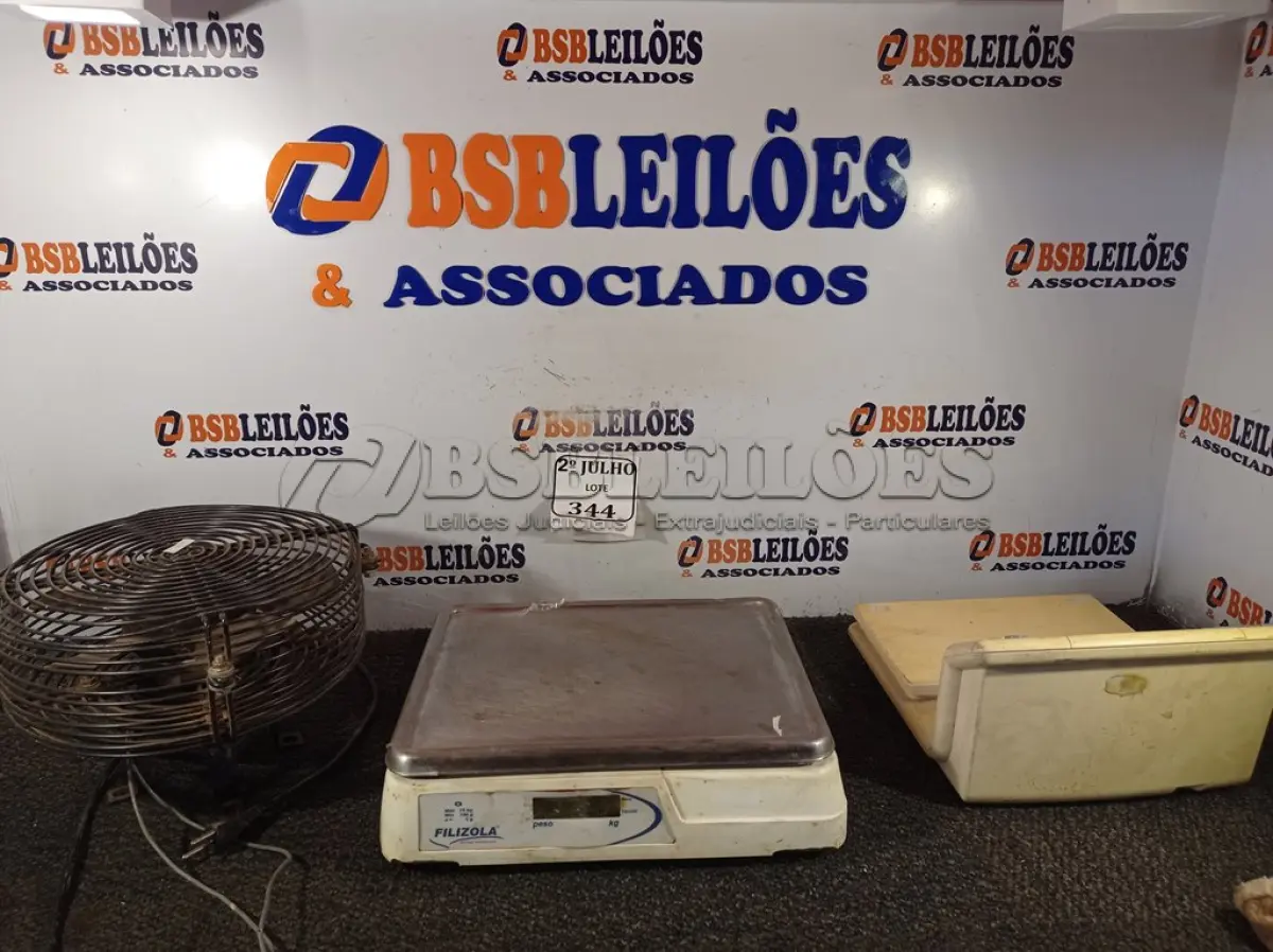 LOTE 344 - 02 BALANÇAS DIGITAIS E 01 VENTILADOR EXAUSTOR (NO ESTADO) ATENÇÃO! FAZER A VISITAÇÃO ANTES DE ARREMATAR, NÃO SABEMOS SE FUNCIONA. LEILÃO NÃO TEM GARANTIA E NEM DEVOLUÇÃO, SUJEITO A POSSÍVEIS AVARIAS VISÍVEIS/OCULTAS E/OU AUSÊNCIA DE COMPONENTES.