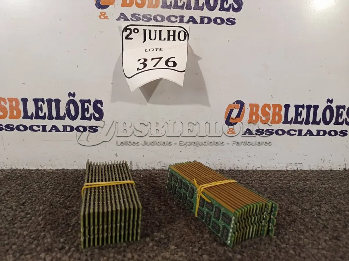 LOTE 376 - PENTES DE MEMÓRIA PC3 8GB CADA (NO ESTADO) ATENÇÃO! FAZER A VISITAÇÃO ANTES DE ARREMATAR, NÃO SABEMOS SE FUNCIONA. LEILÃO NÃO TEM GARANTIA E NEM DEVOLUÇÃO, SUJEITO A POSSÍVEIS AVARIAS VISÍVEIS/OCULTAS E/OU AUSÊNCIA DE COMPONENTES.