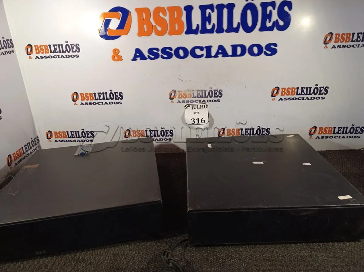 LOTE 316 - 02 CAIXA REGISTRADORAS. (NO ESTADO) ATENÇÃO! FAZER A VISITAÇÃO ANTES DE ARREMATAR, NÃO SABEMOS SE FUNCIONA. LEILÃO NÃO TEM GARANTIA E NEM DEVOLUÇÃO, SUJEITO A POSSÍVEIS AVARIAS VISÍVEIS/OCULTAS E/OU AUSÊNCIA DE COMPONENTES.