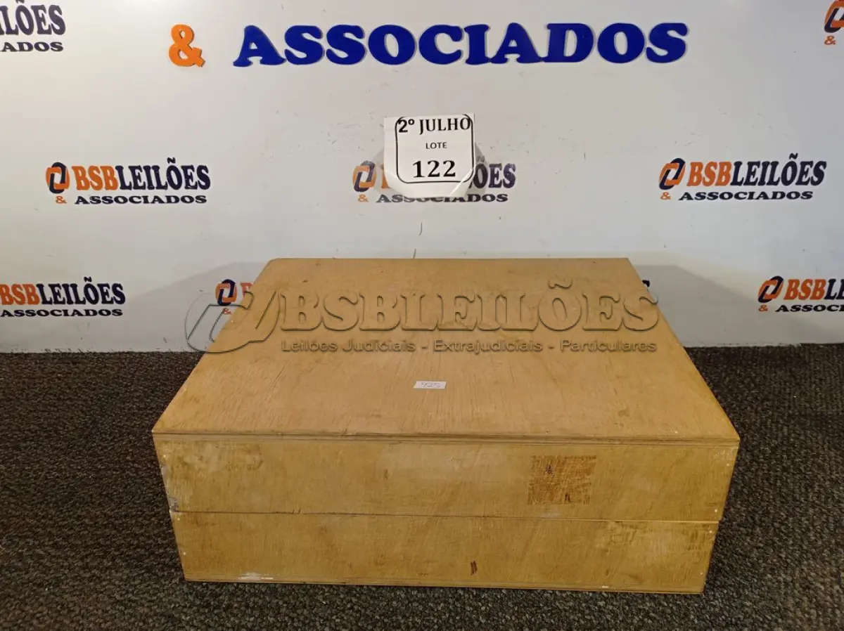 LOTE 122 - 01 TAPE DECK TECHNICS COM CAIXA DE MADEIRA. (NO ESTADO) ATENÇÃO! FAZER A VISITAÇÃO ANTES DE ARREMATAR, NÃO SABEMOS SE FUNCIONA. LEILÃO NÃO TEM GARANTIA E NEM DEVOLUÇÃO, SUJEITO A POSSÍVEIS AVARIAS VISÍVEIS/OCULTAS E/OU AUSÊNCIA DE COMPONENTES.
