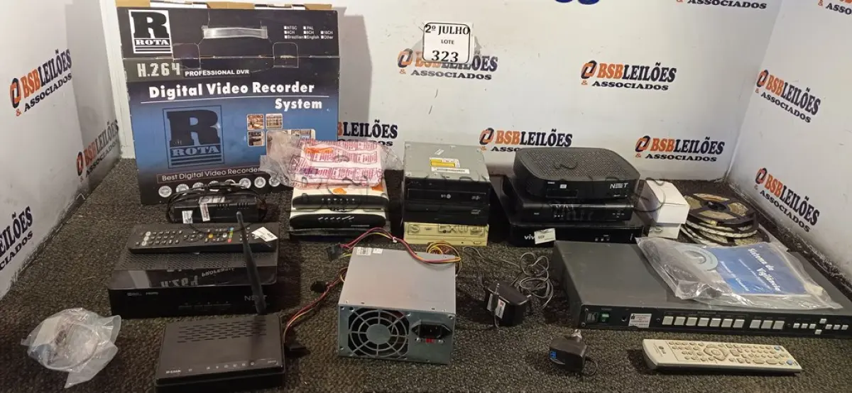 LOTE 323 - 01 LOTE DE MATERIAIS ELETRÔNICOS DIVERSOS (NO ESTADO) ATENÇÃO! FAZER A VISITAÇÃO ANTES DE ARREMATAR, NÃO SABEMOS SE FUNCIONA. LEILÃO NÃO TEM GARANTIA E NEM DEVOLUÇÃO, SUJEITO A POSSÍVEIS AVARIAS VISÍVEIS/OCULTAS E/OU AUSÊNCIA DE COMPONENTES.