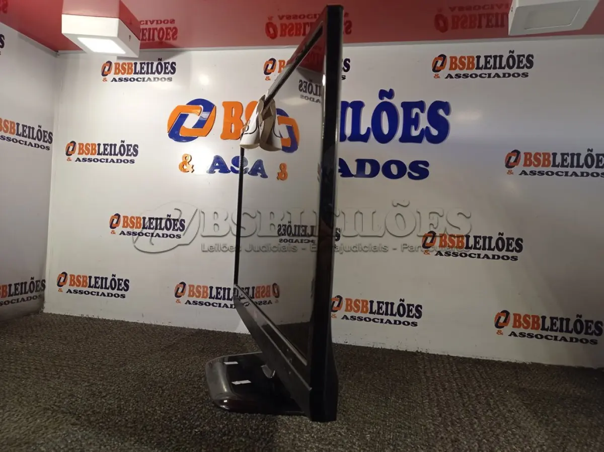 LOTE 183 - 01 TV LG 28” (NO ESTADO) ATENÇÃO! FAZER A VISITAÇÃO ANTES DE ARREMATAR, NÃO SABEMOS SE FUNCIONA. LEILÃO NÃO TEM GARANTIA E NEM DEVOLUÇÃO, SUJEITO A POSSÍVEIS AVARIAS VISÍVEIS/OCULTAS E/OU AUSÊNCIA DE COMPONENTES.