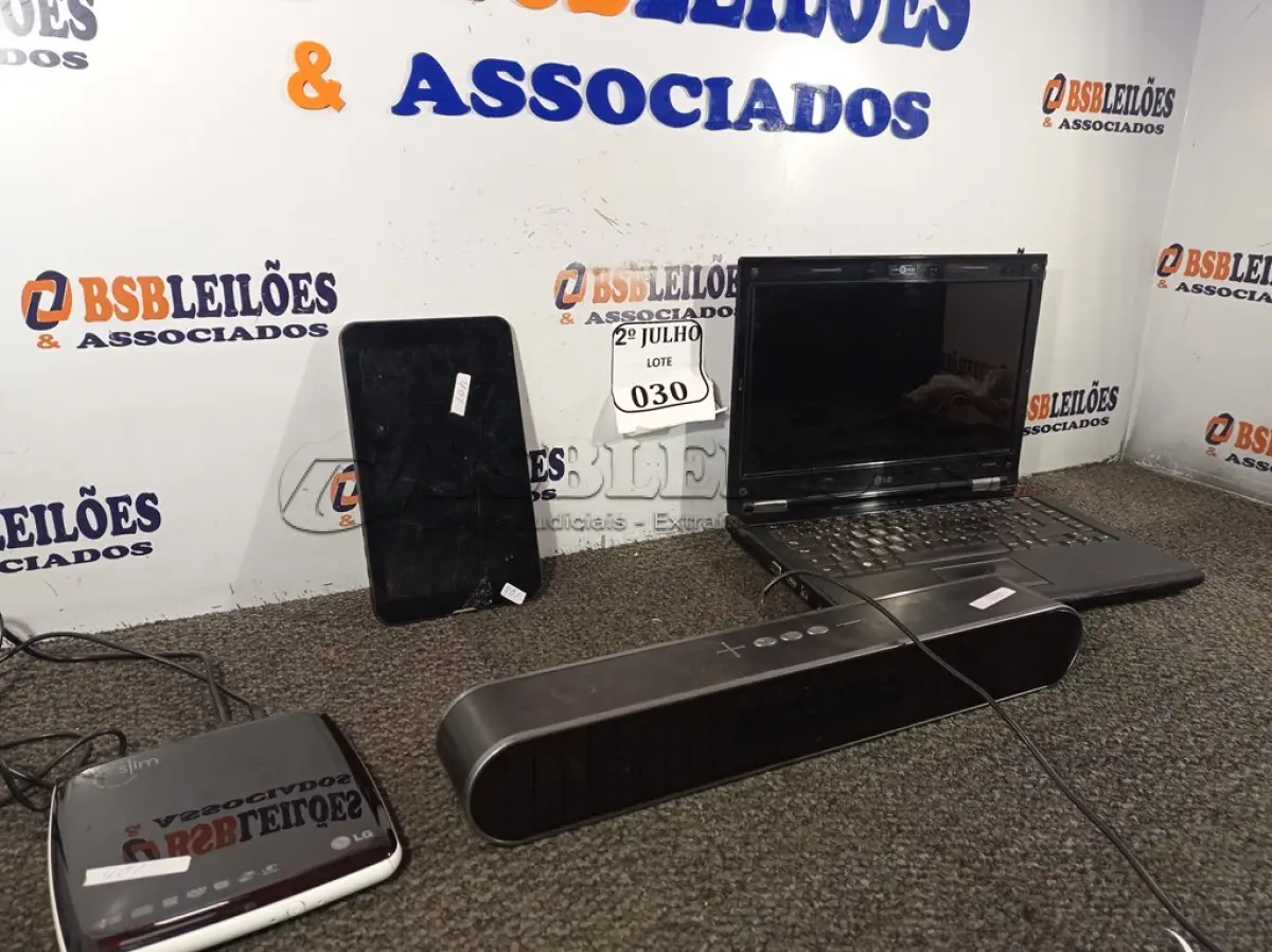 LOTE 030 - 01 DRIVE DE CD ROM MARCA LG COM CABOS(LIGANDO); 01 TABLET MULTILASER E 01 NOTEBOOK LGR 48 SEM FONTE. (LIGANDO) (NO ESTADO) ATENÇÃO! FAZER A VISITAÇÃO ANTES DE ARREMATAR, NÃO SABEMOS SE FUNCIONA. LEILÃO NÃO TEM GARANTIA E NEM DEVOLUÇÃO, SUJEITO A POSSÍVEIS AVARIAS VISÍVEIS/OCULTAS E/OU AUSÊNCIA DE COMPONENTES.