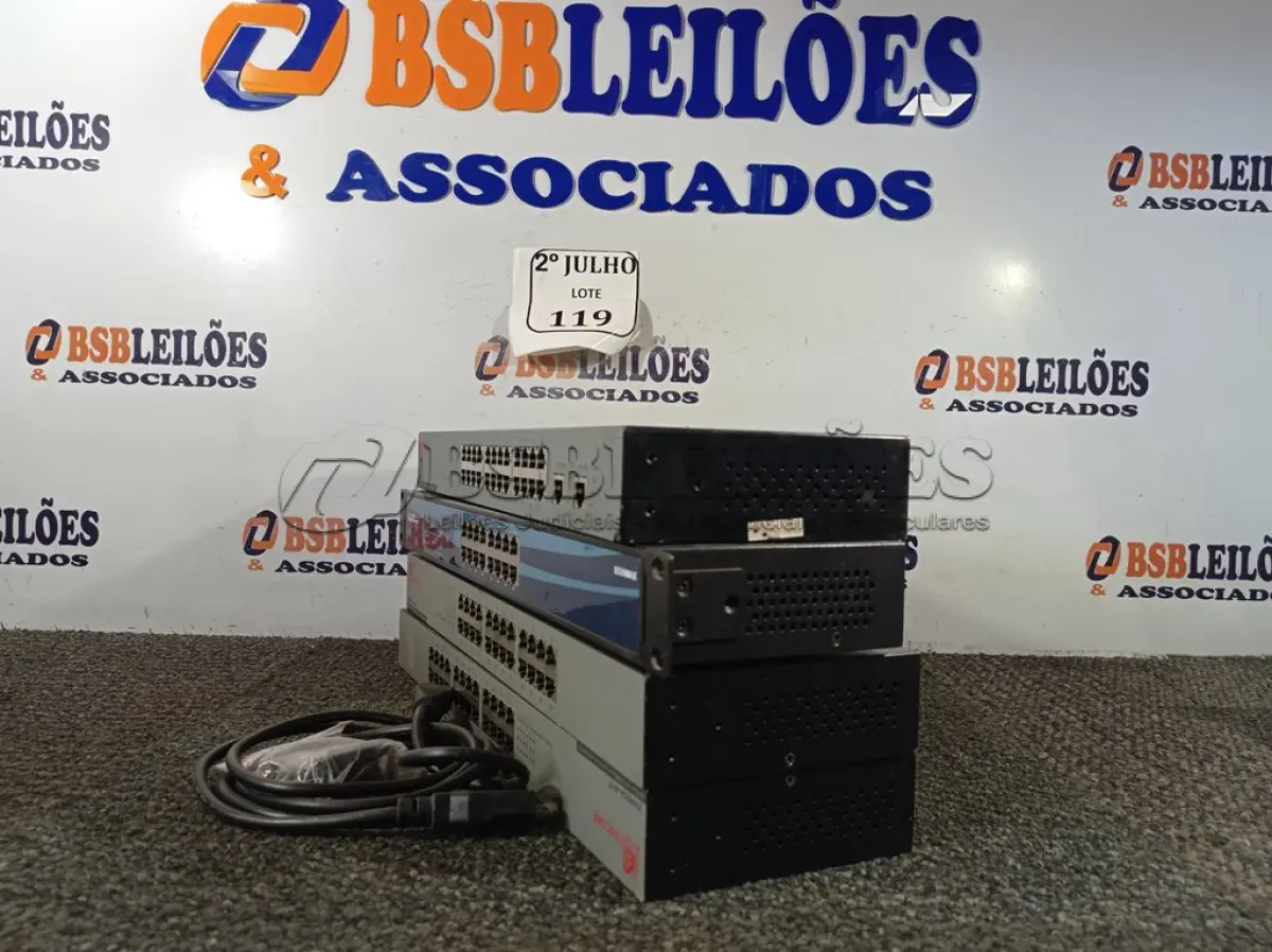 LOTE 119 - 04 SWITCHES. (NO ESTADO) ATENÇÃO! FAZER A VISITAÇÃO ANTES DE ARREMATAR, NÃO SABEMOS SE FUNCIONA. LEILÃO NÃO TEM GARANTIA E NEM DEVOLUÇÃO, SUJEITO A POSSÍVEIS AVARIAS VISÍVEIS/OCULTAS E/OU AUSÊNCIA DE COMPONENTES.
