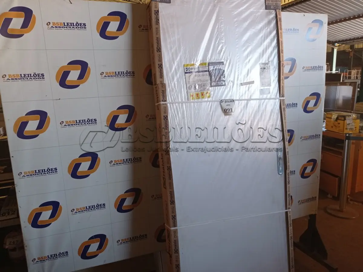 LOTE 091 - 5.020 - PORTA DURAPLAC BRANCA APD 085X215 DIR REQ12 HAIALA NOVO. (NO ESTADO)