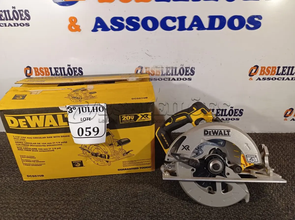 LOTE 059 - 01 SERRA CIRCULAR 7-1/4 20 V MAX LI-ION – DEWALT NOVO. (NO ESTADO)