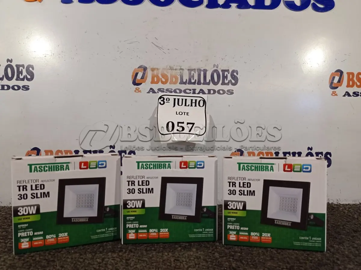 LOTE 057 - 03 REFLETORES TR LED 30W SLIM VERDE PRETO - TASHIBRA NOVO. (NO ESTADO)