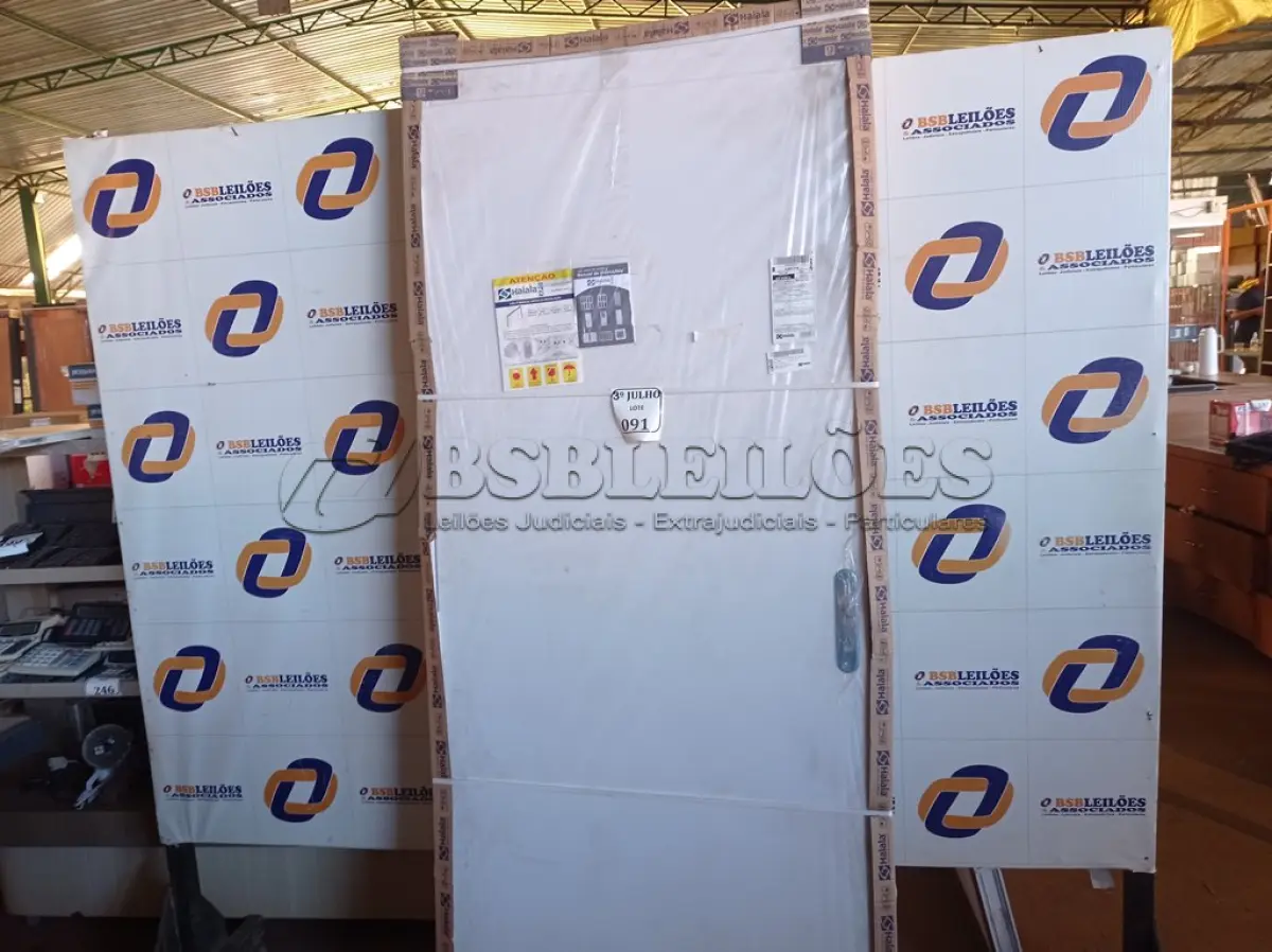 LOTE 091 - 5.020 - PORTA DURAPLAC BRANCA APD 085X215 DIR REQ12 HAIALA NOVO. (NO ESTADO)