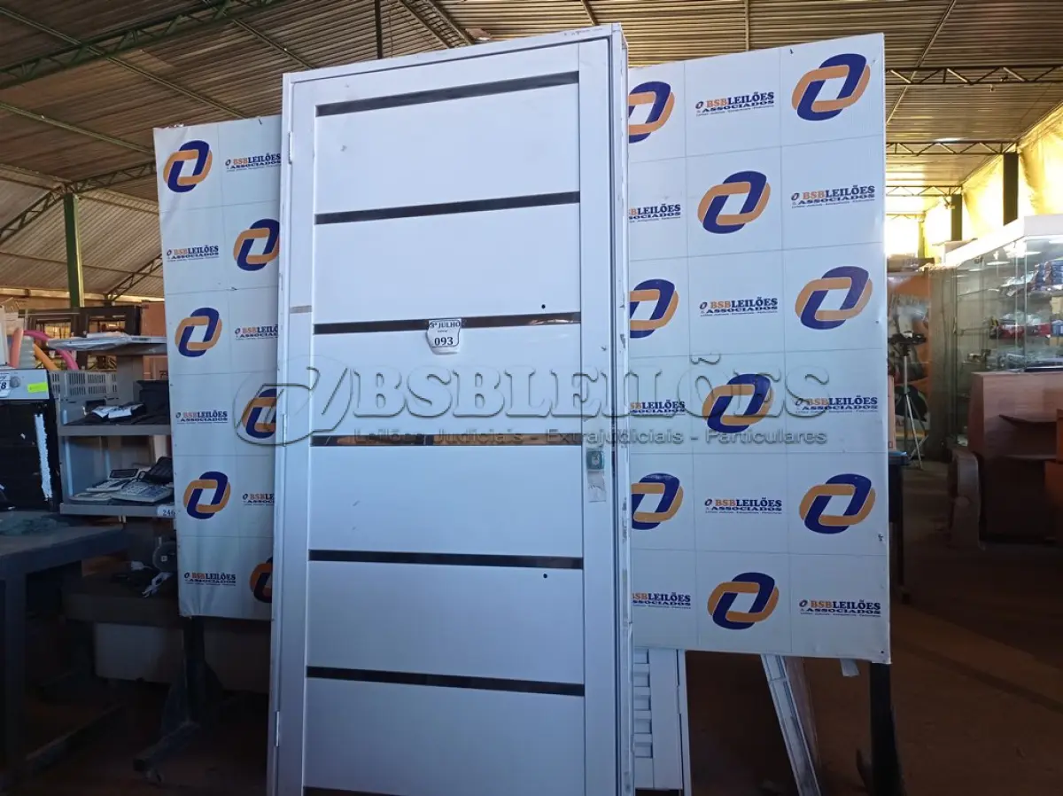 LOTE 093 - 4.555 - PORTA LAMBRI APD BRANCA 100X216 DIR REQ12 HAIALA NOVO. (NO ESTADO)