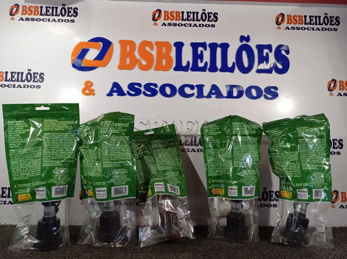 LOTE 017 - 05 ESPETOS P/ JARDIM DESTACO LED 5W VERDE - TASHIBRA NOVO. (NO ESTADO)