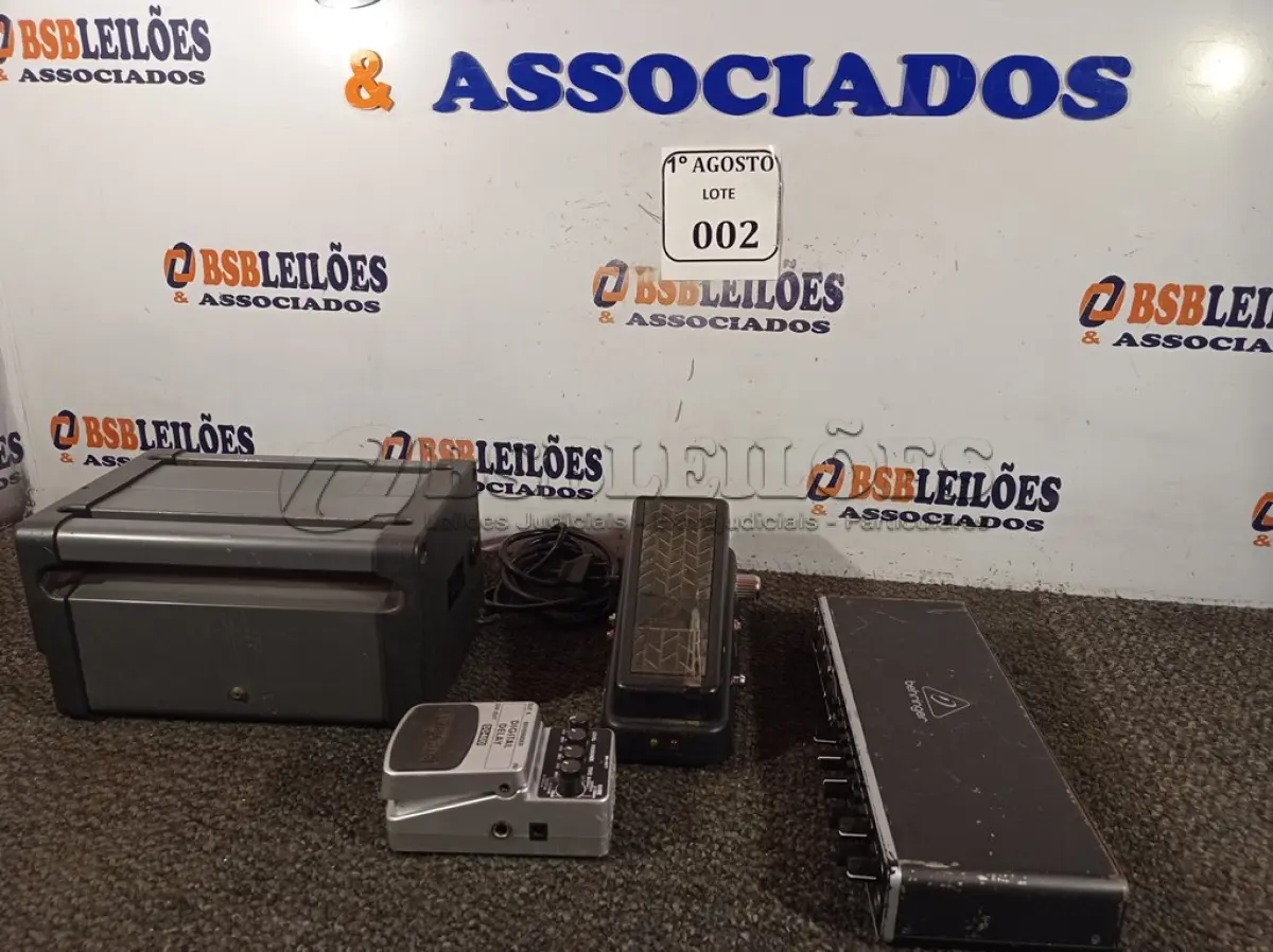 LOTE 002 - 01 AMPLIFICADOR UMC404HD, 01 APARELHO DE SOLDA HAKO470 E 02 PEDAIS MUSICAL, SENDO 01 DELAY DD400 E 01 HELL BABE. (NO ESTADO) ATENÇÃO! FAZER A VISITAÇÃO ANTES DE ARREMATAR, NÃO SABEMOS SE FUNCIONA. LEILÃO NÃO TEM GARANTIA E NEM DEVOLUÇÃO, SUJEITO A POSSÍVEIS AVARIAS VISÍVEIS/OCULTAS E/OU AUSÊNCIA DE COMPONENTES.
