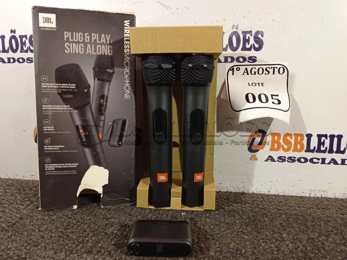 LOTE 005 - 01 PAR DE MICROFONES WIRELESS. (NO ESTADO) ATENÇÃO! FAZER A VISITAÇÃO ANTES DE ARREMATAR, NÃO SABEMOS SE FUNCIONA. LEILÃO NÃO TEM GARANTIA E NEM DEVOLUÇÃO, SUJEITO A POSSÍVEIS AVARIAS VISÍVEIS/OCULTAS E/OU AUSÊNCIA DE COMPONENTES.