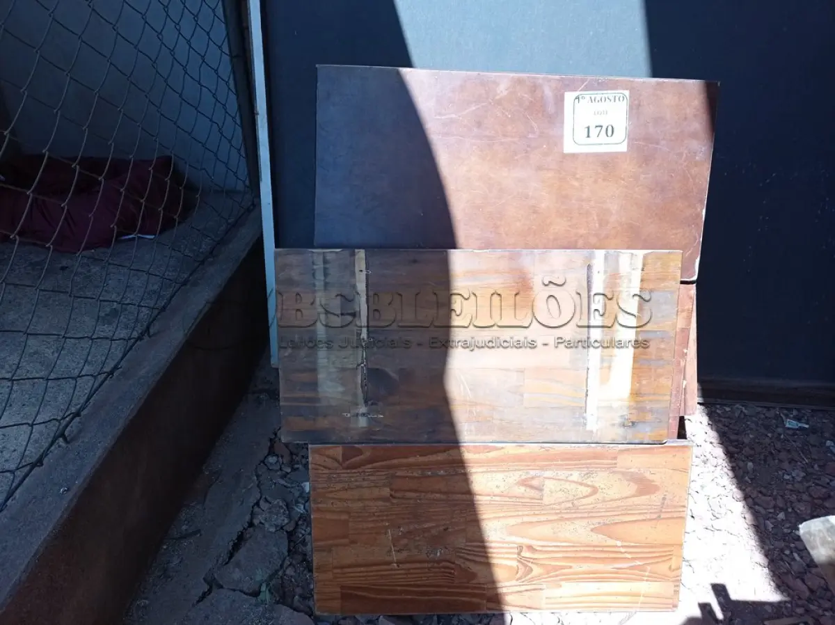 LOTE 170 - 01 LOTE DE MESAS DOBRÁVEIS COM AVARIAS. (NO ESTADO) ATENÇÃO! FAZER A VISITAÇÃO ANTES DE ARREMATAR, NÃO SABEMOS SE FUNCIONA. LEILÃO NÃO TEM GARANTIA E NEM DEVOLUÇÃO, SUJEITO A POSSÍVEIS AVARIAS VISÍVEIS/OCULTAS E/OU AUSÊNCIA DE COMPONENTES.