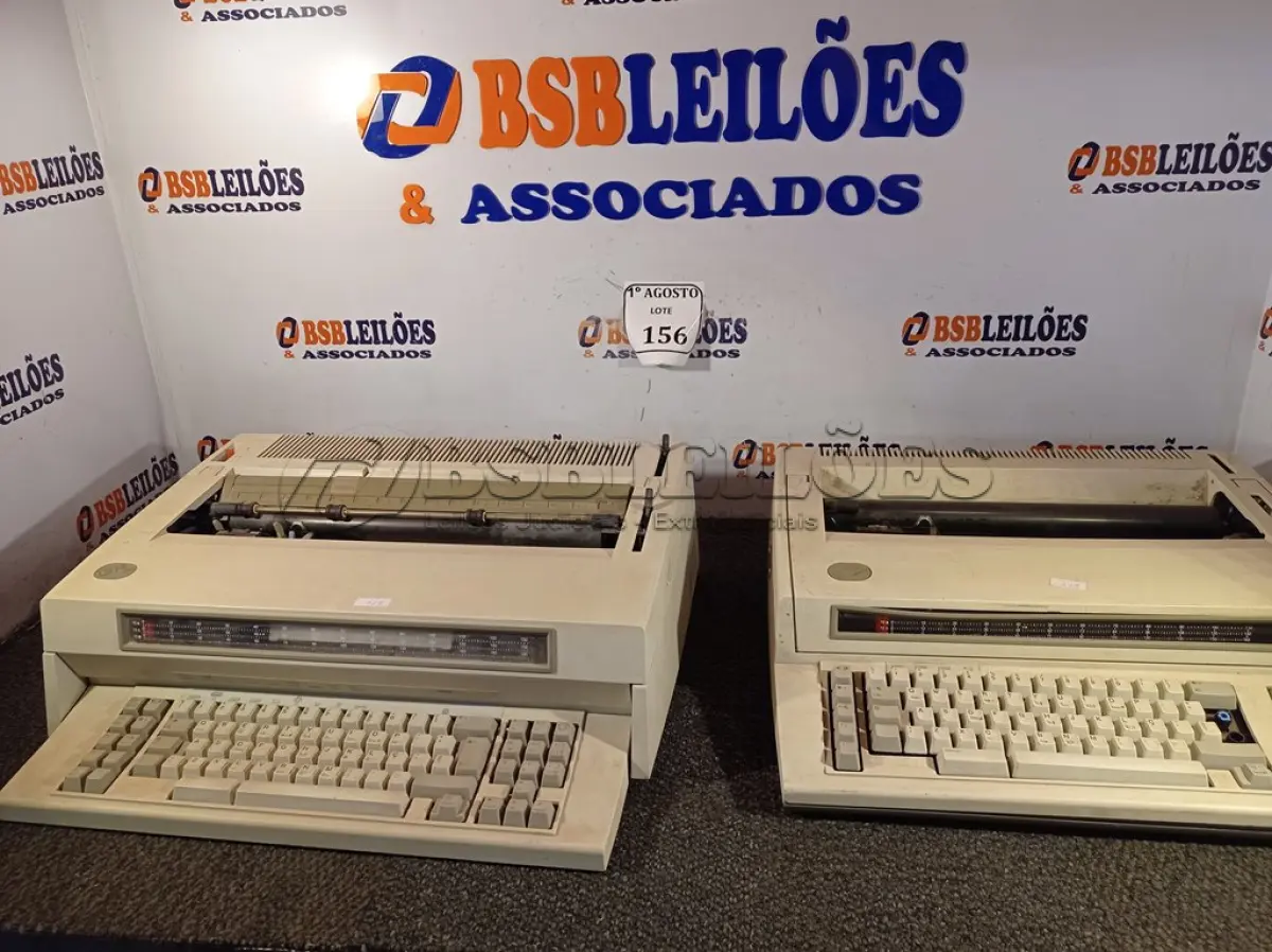 LOTE 156 - 02 MÁQUINAS DE DATILOGRAFAR MARCA IBM (NO ESTADO) ATENÇÃO! FAZER A VISITAÇÃO ANTES DE ARREMATAR, NÃO SABEMOS SE FUNCIONA. LEILÃO NÃO TEM GARANTIA E NEM DEVOLUÇÃO, SUJEITO A POSSÍVEIS AVARIAS VISÍVEIS/OCULTAS E/OU AUSÊNCIA DE COMPONENTES.