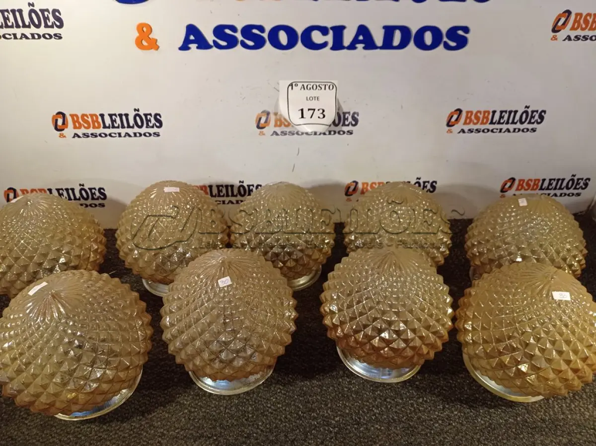 LOTE 173 - 09 GLOBOS EM VIDRO (NO ESTADO) ATENÇÃO! FAZER A VISITAÇÃO ANTES DE ARREMATAR, NÃO SABEMOS SE FUNCIONA. LEILÃO NÃO TEM GARANTIA E NEM DEVOLUÇÃO, SUJEITO A POSSÍVEIS AVARIAS VISÍVEIS/OCULTAS E/OU AUSÊNCIA DE COMPONENTES.