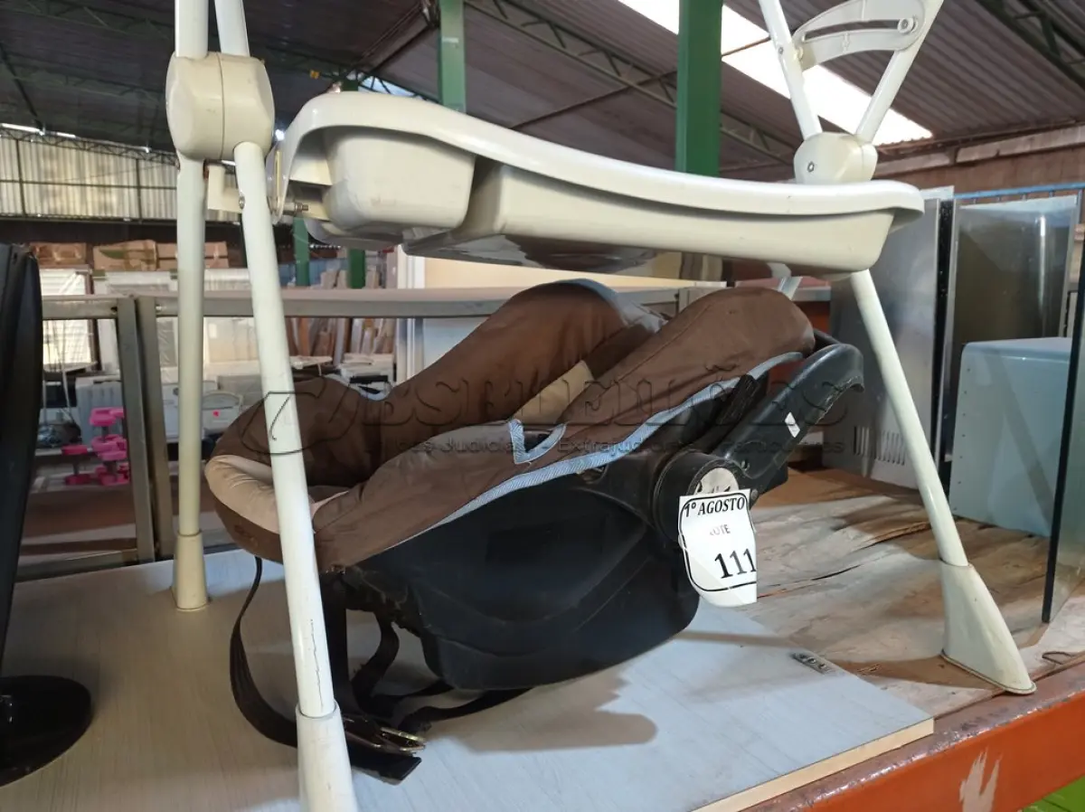 LOTE 111 - 01 TROCADOR DE FRALDAS E 01 BEBÊ CONFORTO. (NO ESTADO) ATENÇÃO! FAZER A VISITAÇÃO ANTES DE ARREMATAR, NÃO SABEMOS SE FUNCIONA. LEILÃO NÃO TEM GARANTIA E NEM DEVOLUÇÃO, SUJEITO A POSSÍVEIS AVARIAS VISÍVEIS/OCULTAS E/OU AUSÊNCIA DE COMPONENTES.