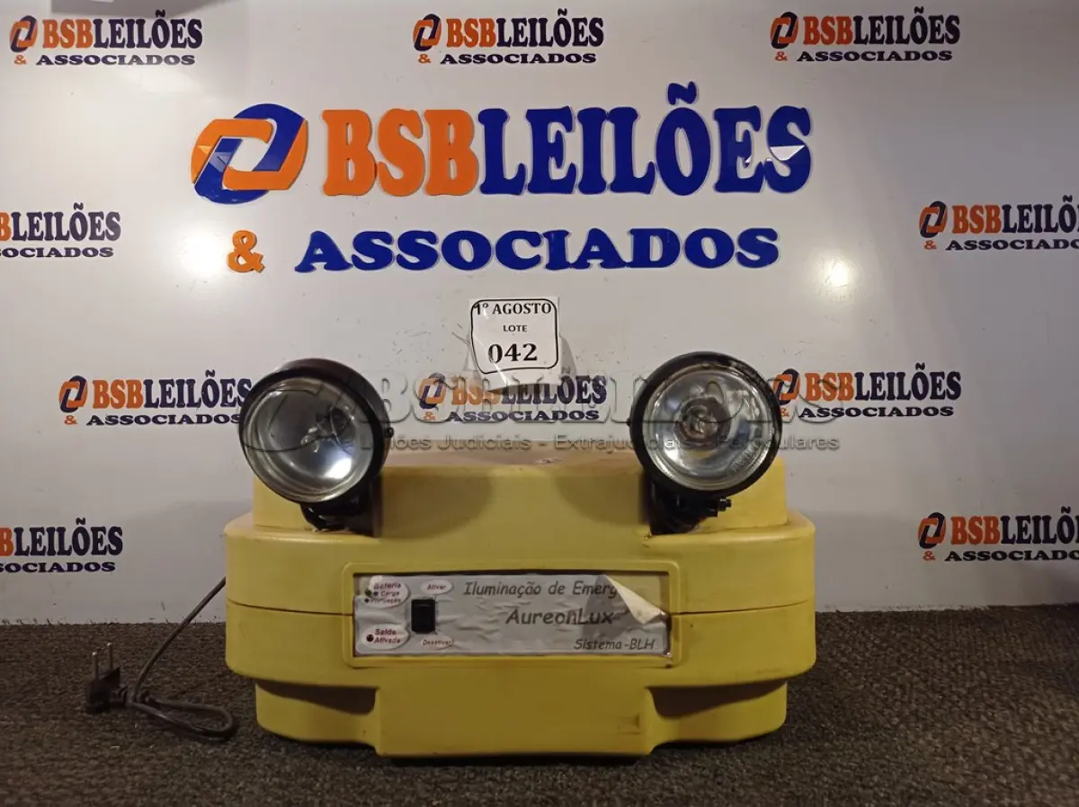 LOTE 042 - 01 LUMINÁRIA DE EMERGÊNCIA SEM BATERIA BLH. (NO ESTADO) ATENÇÃO! FAZER A VISITAÇÃO ANTES DE ARREMATAR, NÃO SABEMOS SE FUNCIONA. LEILÃO NÃO TEM GARANTIA E NEM DEVOLUÇÃO, SUJEITO A POSSÍVEIS AVARIAS VISÍVEIS/OCULTAS E/OU AUSÊNCIA DE COMPONENTES.