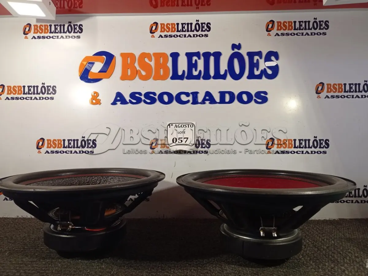 LOTE 057 - 02 ALTO FALANTES MATADOR. (NO ESTADO) ATENÇÃO! FAZER A VISITAÇÃO ANTES DE ARREMATAR, NÃO SABEMOS SE FUNCIONA. LEILÃO NÃO TEM GARANTIA E NEM DEVOLUÇÃO, SUJEITO A POSSÍVEIS AVARIAS VISÍVEIS/OCULTAS E/OU AUSÊNCIA DE COMPONENTES.
