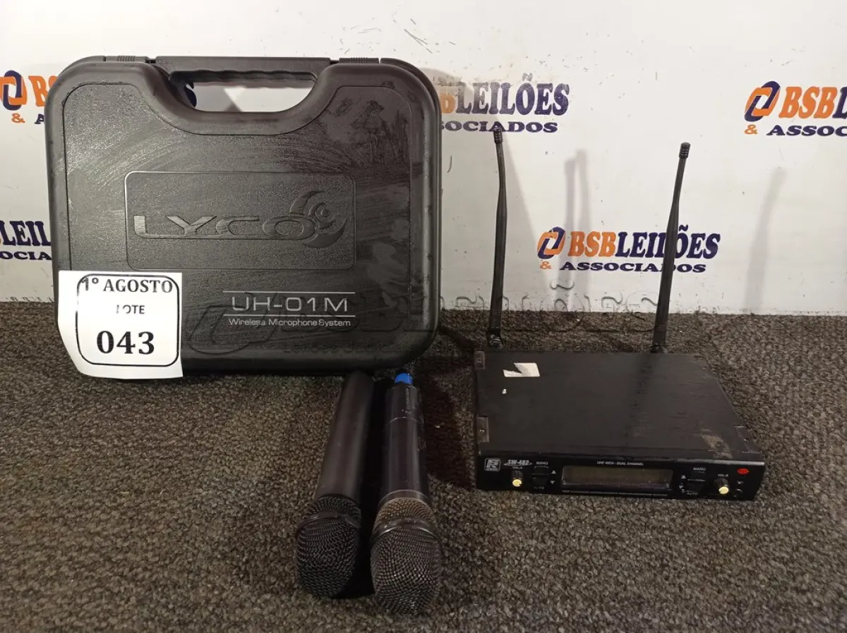 LOTE 043 - 01 MALETA COM 01 TRANSMISSOR E 02 MICROFONES SEM FIO. (NO ESTADO) ATENÇÃO! FAZER A VISITAÇÃO ANTES DE ARREMATAR, NÃO SABEMOS SE FUNCIONA. LEILÃO NÃO TEM GARANTIA E NEM DEVOLUÇÃO, SUJEITO A POSSÍVEIS AVARIAS VISÍVEIS/OCULTAS E/OU AUSÊNCIA DE COMPONENTES.