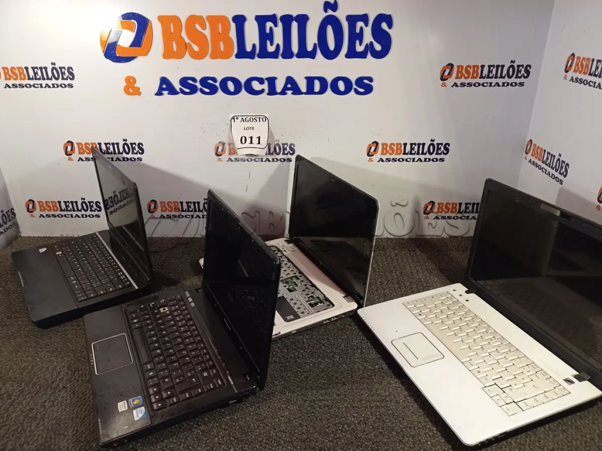 LOTE 011 - 04 NOTEBOOKS DDR2/DDR3 COM AVARIAS. (NO ESTADO) ATENÇÃO! FAZER A VISITAÇÃO ANTES DE ARREMATAR, NÃO SABEMOS SE FUNCIONA. LEILÃO NÃO TEM GARANTIA E NEM DEVOLUÇÃO, SUJEITO A POSSÍVEIS AVARIAS VISÍVEIS/OCULTAS E/OU AUSÊNCIA DE COMPONENTES.