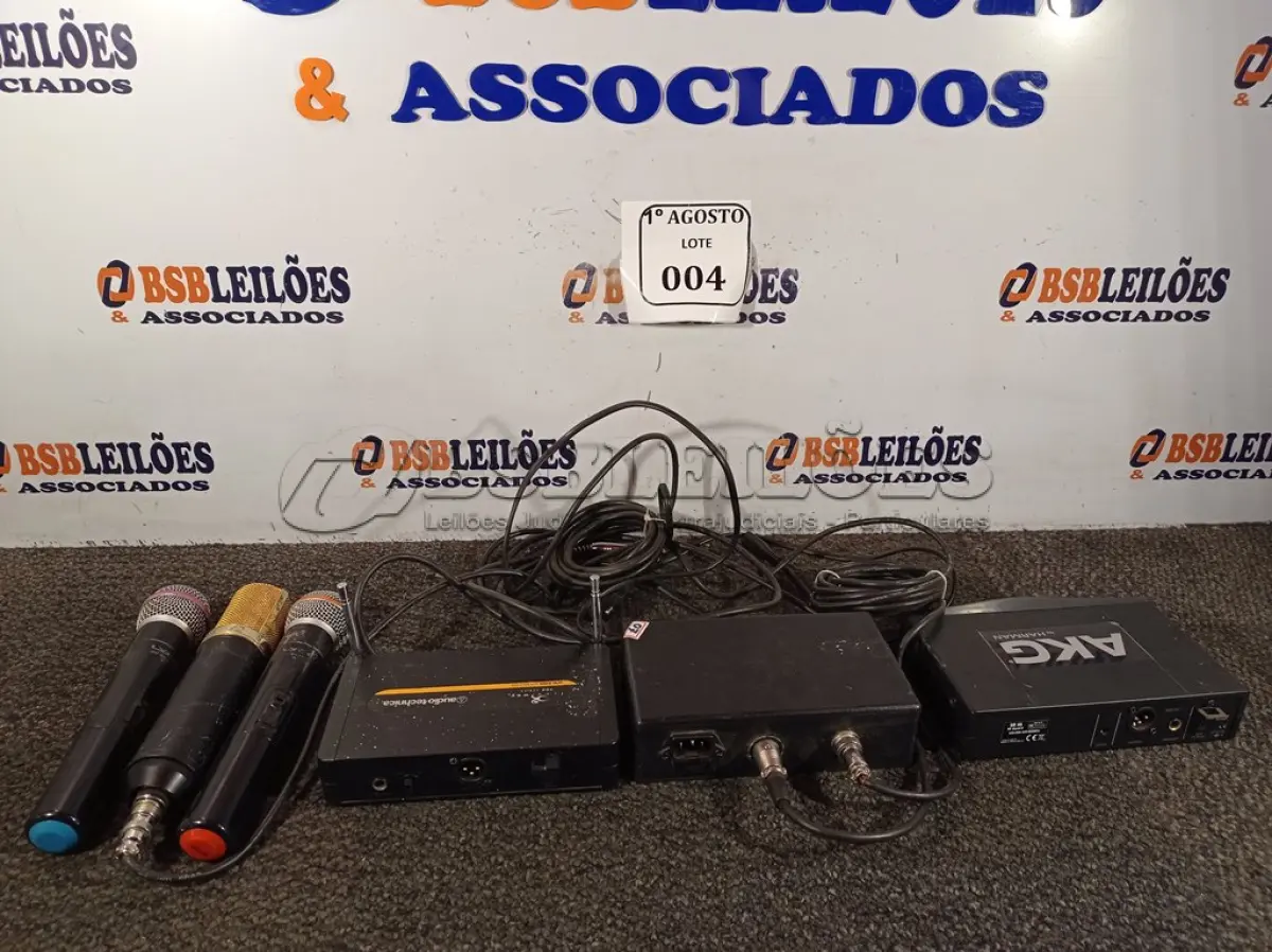 LOTE 004 - 03 APARELHOS DE ÁUDIO E 03 MICROFONES. (NO ESTADO) ATENÇÃO! FAZER A VISITAÇÃO ANTES DE ARREMATAR, NÃO SABEMOS SE FUNCIONA. LEILÃO NÃO TEM GARANTIA E NEM DEVOLUÇÃO, SUJEITO A POSSÍVEIS AVARIAS VISÍVEIS/OCULTAS E/OU AUSÊNCIA DE COMPONENTES.