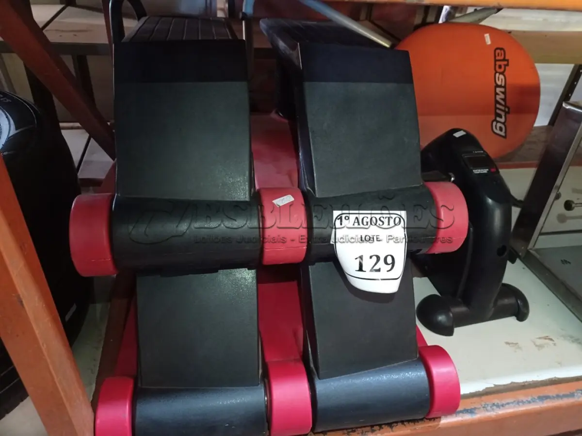 LOTE 129 - 04 APARELHOS PARA GINASTICA. (NO ESTADO) ATENÇÃO! FAZER A VISITAÇÃO ANTES DE ARREMATAR, NÃO SABEMOS SE FUNCIONA. LEILÃO NÃO TEM GARANTIA E NEM DEVOLUÇÃO, SUJEITO A POSSÍVEIS AVARIAS VISÍVEIS/OCULTAS E/OU AUSÊNCIA DE COMPONENTES.