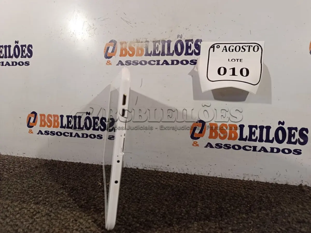 LOTE 010 - 01 TABLET MARCA PHILCO SEM CARREGADOR. (NO ESTADO) ATENÇÃO! FAZER A VISITAÇÃO ANTES DE ARREMATAR, NÃO SABEMOS SE FUNCIONA. LEILÃO NÃO TEM GARANTIA E NEM DEVOLUÇÃO, SUJEITO A POSSÍVEIS AVARIAS VISÍVEIS/OCULTAS E/OU AUSÊNCIA DE COMPONENTES.