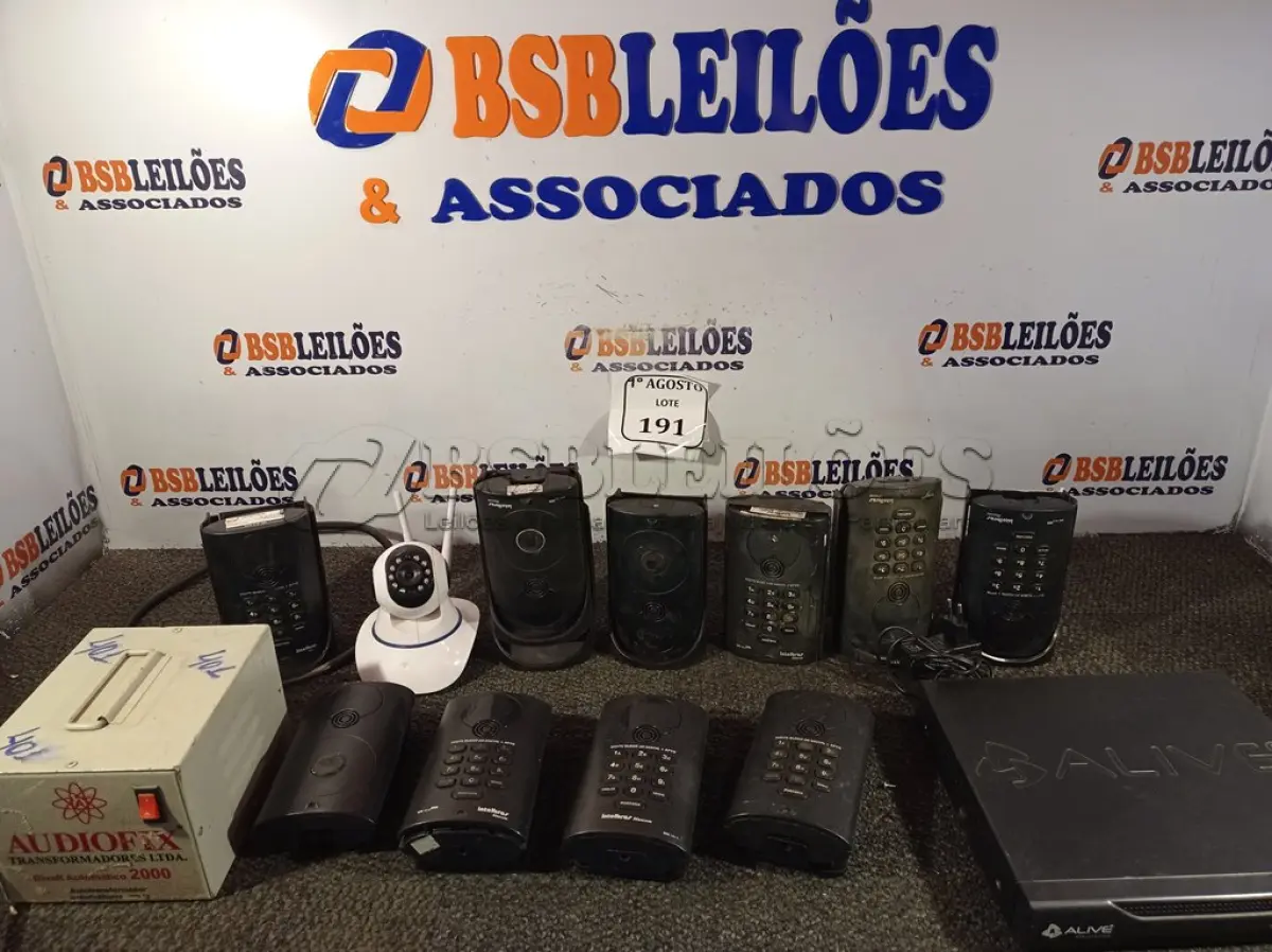 LOTE 191 - 01 DVR 16 CANAIS ALIVE E 01 CAIXA COM CAMERAS E INTERFONE DIVERSOS. (NO ESTADO) ATENÇÃO! FAZER A VISITAÇÃO ANTES DE ARREMATAR, NÃO SABEMOS SE FUNCIONA. LEILÃO NÃO TEM GARANTIA E NEM DEVOLUÇÃO, SUJEITO A POSSÍVEIS AVARIAS VISÍVEIS/OCULTAS E/OU AUSÊNCIA DE COMPONENTES.