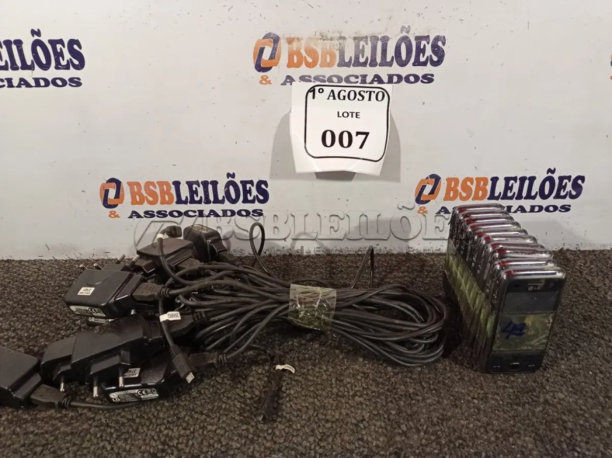 LOTE 007 - 10 APARELHOS CELULARES LG COM CARREGADOR. (NO ESTADO) ATENÇÃO! FAZER A VISITAÇÃO ANTES DE ARREMATAR, NÃO SABEMOS SE FUNCIONA. LEILÃO NÃO TEM GARANTIA E NEM DEVOLUÇÃO, SUJEITO A POSSÍVEIS AVARIAS VISÍVEIS/OCULTAS E/OU AUSÊNCIA DE COMPONENTES.