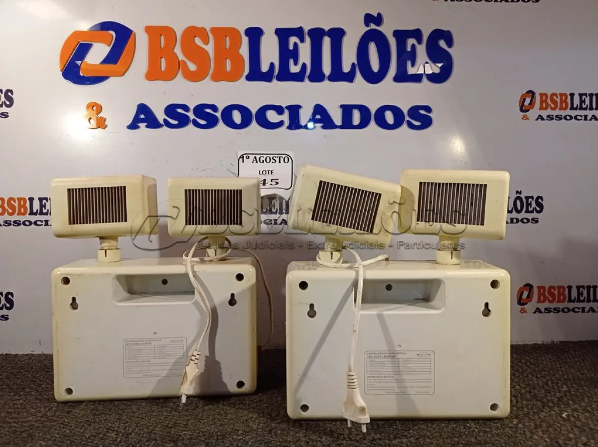 LOTE 145 - 02 LUMINÁRIAS DE EMERGÊNCIA DE LED. (NO ESTADO) ATENÇÃO! FAZER A VISITAÇÃO ANTES DE ARREMATAR, NÃO SABEMOS SE FUNCIONA. LEILÃO NÃO TEM GARANTIA E NEM DEVOLUÇÃO, SUJEITO A POSSÍVEIS AVARIAS VISÍVEIS/OCULTAS E/OU AUSÊNCIA DE COMPONENTES.