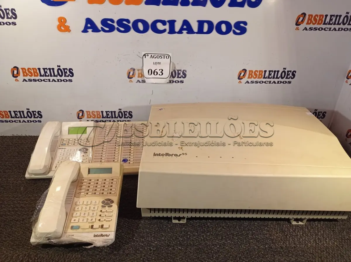 LOTE 063 - 01 CENTRAL TELEFÔNICA INTELBRAS COM 02 TELEFONES RAMAL. (NO ESTADO) ATENÇÃO! FAZER A VISITAÇÃO ANTES DE ARREMATAR, NÃO SABEMOS SE FUNCIONA. LEILÃO NÃO TEM GARANTIA E NEM DEVOLUÇÃO, SUJEITO A POSSÍVEIS AVARIAS VISÍVEIS/OCULTAS E/OU AUSÊNCIA DE COMPONENTES.