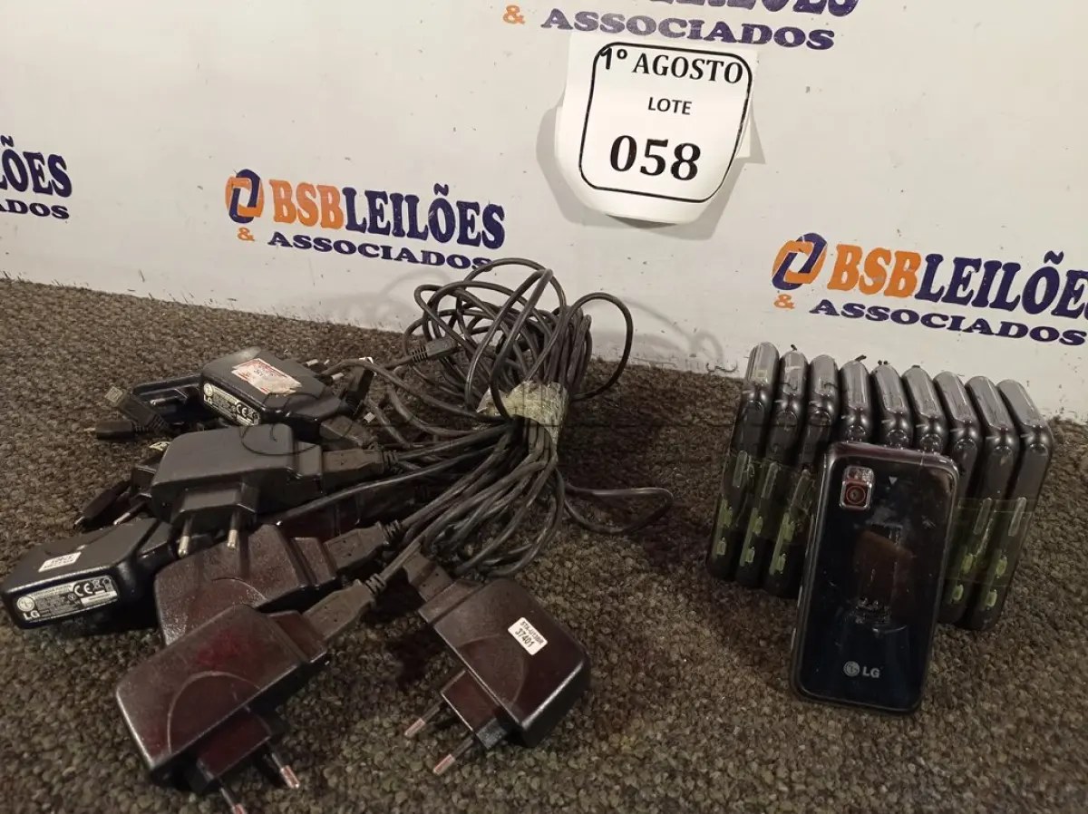 LOTE 058 - 10 APARELHOS CELULARES LG COM CARREGADOR. (NO ESTADO) ATENÇÃO! FAZER A VISITAÇÃO ANTES DE ARREMATAR, NÃO SABEMOS SE FUNCIONA. LEILÃO NÃO TEM GARANTIA E NEM DEVOLUÇÃO, SUJEITO A POSSÍVEIS AVARIAS VISÍVEIS/OCULTAS E/OU AUSÊNCIA DE COMPONENTES.