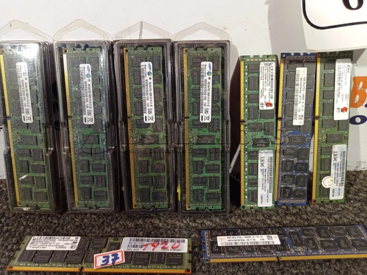 LOTE 026 - 09 PENTES DE MEMÓRIA PARA SERVIDOR, SENDO 01 DE16GB E 08 DE 8GB. (NO ESTADO) ATENÇÃO! FAZER A VISITAÇÃO ANTES DE ARREMATAR, NÃO SABEMOS SE FUNCIONA. LEILÃO NÃO TEM GARANTIA E NEM DEVOLUÇÃO, SUJEITO A POSSÍVEIS AVARIAS VISÍVEIS/OCULTAS E/OU AUSÊNCIA DE COMPONENTES.
