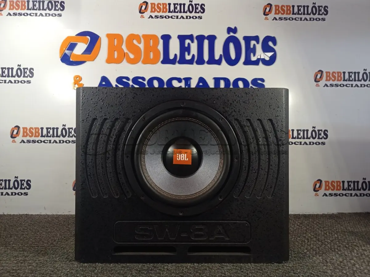 LOTE 017 - 01 CAIXA SUBWOOFER AMPLIFICADA 8’’ 95W RMS. (NO ESTADO) ATENÇÃO! FAZER A VISITAÇÃO ANTES DE ARREMATAR, NÃO SABEMOS SE FUNCIONA. LEILÃO NÃO TEM GARANTIA E NEM DEVOLUÇÃO, SUJEITO A POSSÍVEIS AVARIAS VISÍVEIS/OCULTAS E/OU AUSÊNCIA DE COMPONENTES.