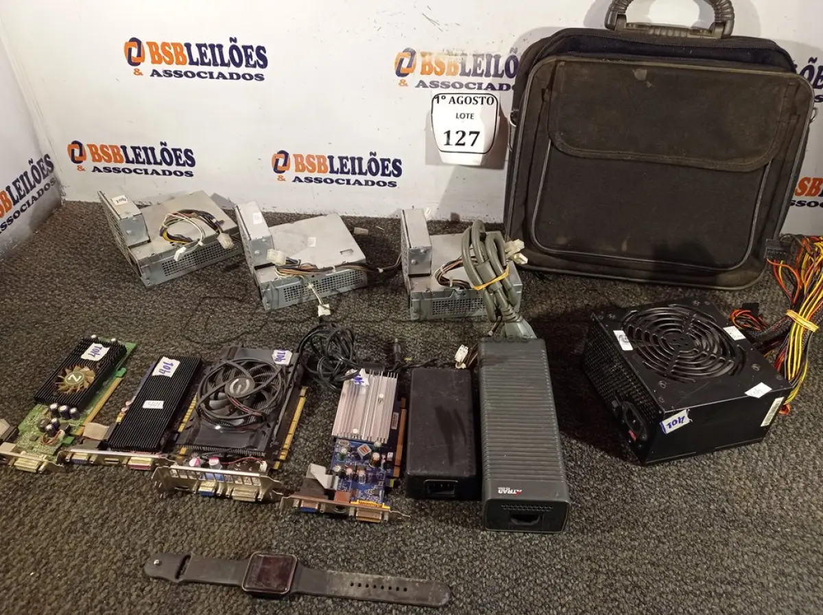 LOTE 127 - 04 PLACAS DE VÍDEOS E 06 FONTES DIVERSAS. (NO ESTADO) ATENÇÃO! FAZER A VISITAÇÃO ANTES DE ARREMATAR, NÃO SABEMOS SE FUNCIONA. LEILÃO NÃO TEM GARANTIA E NEM DEVOLUÇÃO, SUJEITO A POSSÍVEIS AVARIAS VISÍVEIS/OCULTAS E/OU AUSÊNCIA DE COMPONENTES.