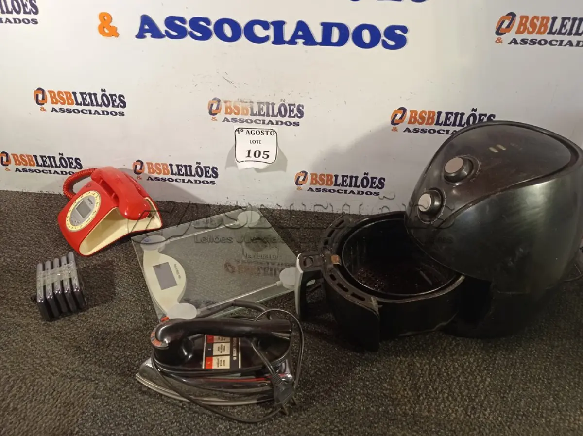 LOTE 105 - 01 AIR FRY MONDIAL, 01 FERRO DE PASSAR ROUPAS, 01 BALANÇA, 01 TELEFONE VERMELHO E 05 CELULARES LG. (NO ESTADO) ATENÇÃO! FAZER A VISITAÇÃO ANTES DE ARREMATAR, NÃO SABEMOS SE FUNCIONA. LEILÃO NÃO TEM GARANTIA E NEM DEVOLUÇÃO, SUJEITO A POSSÍVEIS AVARIAS VISÍVEIS/OCULTAS E/OU AUSÊNCIA DE COMPONENTES.