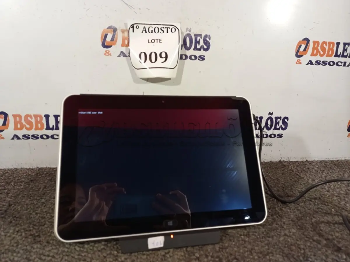 LOTE 009 - 01 TABLET PC COM BASE CARREGADOR MARCA HP. (APENAS LIGANDO, FALTA SISTEMA) (NO ESTADO) ATENÇÃO! FAZER A VISITAÇÃO ANTES DE ARREMATAR, NÃO SABEMOS SE FUNCIONA. LEILÃO NÃO TEM GARANTIA E NEM DEVOLUÇÃO, SUJEITO A POSSÍVEIS AVARIAS VISÍVEIS/OCULTAS E/OU AUSÊNCIA DE COMPONENTES.